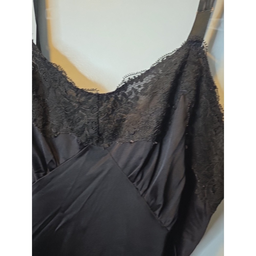 Vintage Dutchmaid 100% Nylon Slip dress with Lace Detail Size 32 USA Made